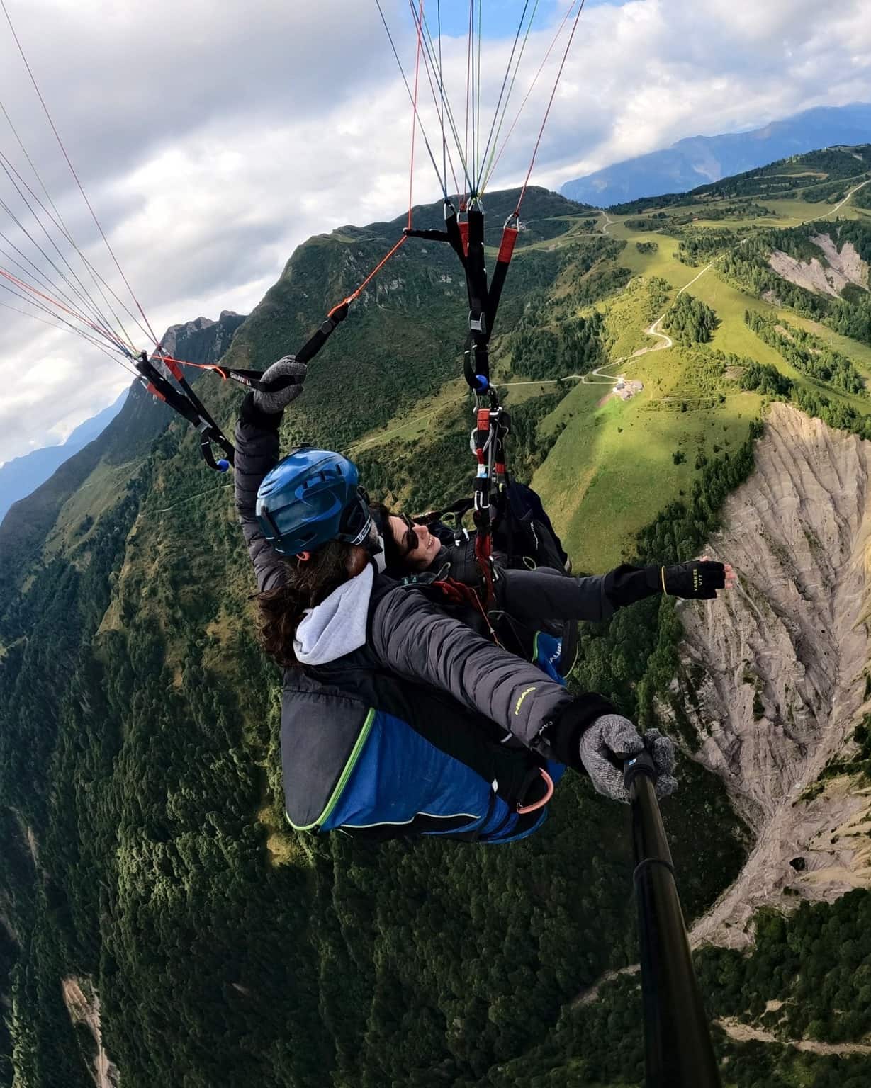 Volo in parapendio tandem dal Monte San Simeone con atterraggio vicino allo sbarco  Rafting di Venzone. Vista aerea del Fiume Tagliamento.