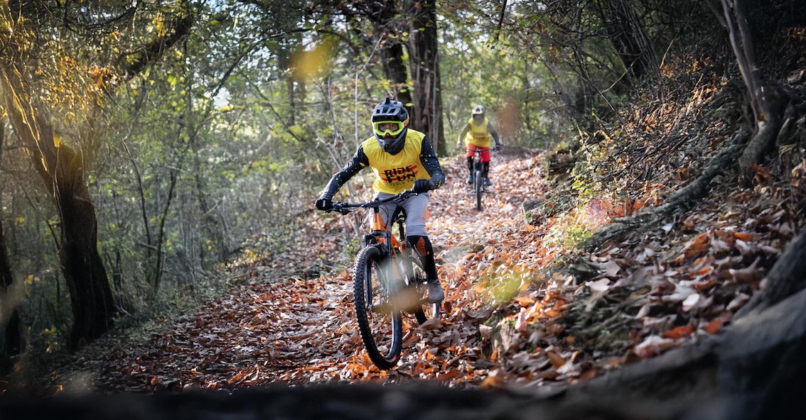 Escursioni guidate in E-Bike con Ride and Fun. Cicloturismo sulle colline e sentieri panoramici vicino alla Base Bassa di Pinzano